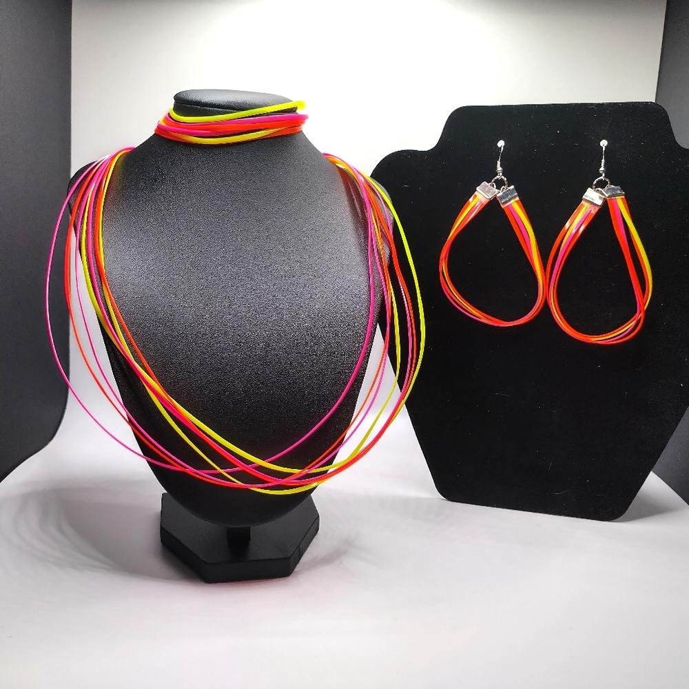 GLOW NECKLACE - Picture 10 of 11